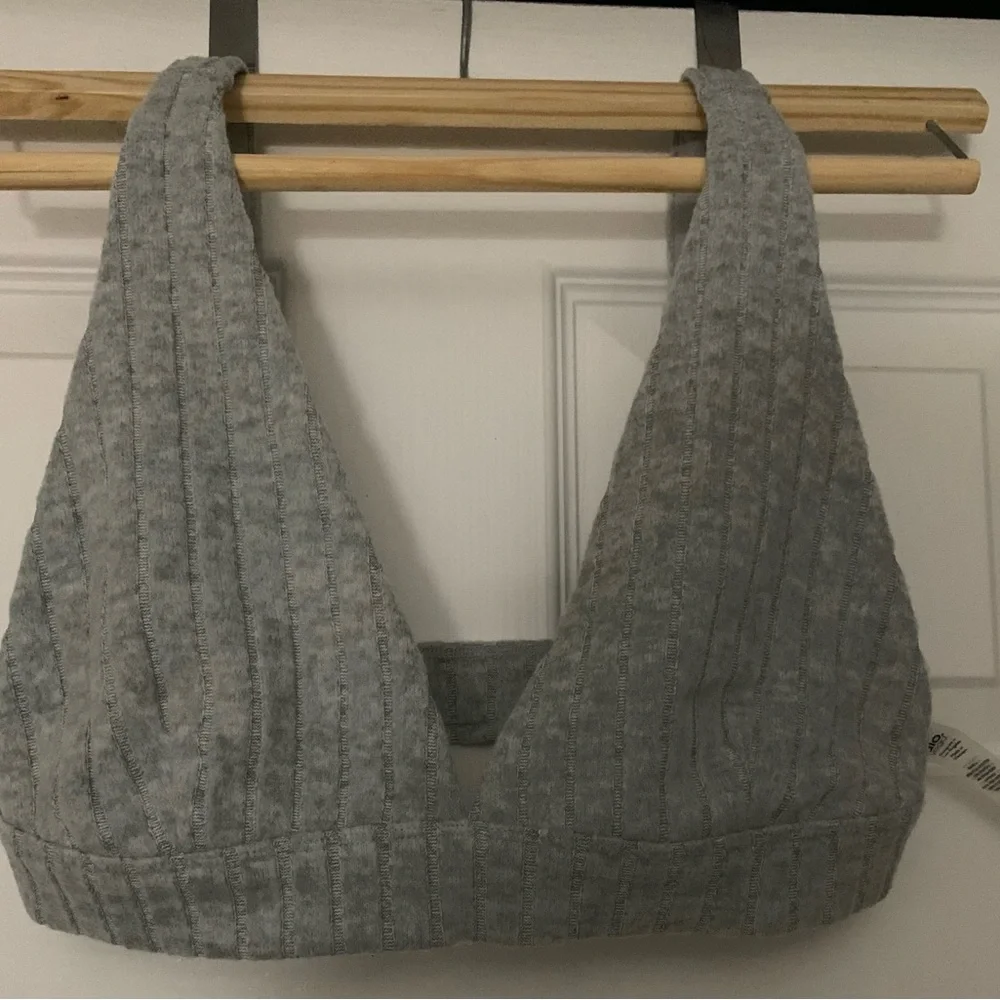 Alo Yoga Ribbed Take Comfort Bra in Athletic Heather Grey Sz‎ M